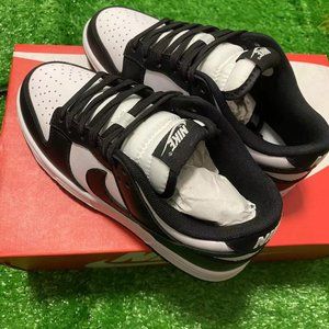 Women's Nike black and white Panda sneakers
